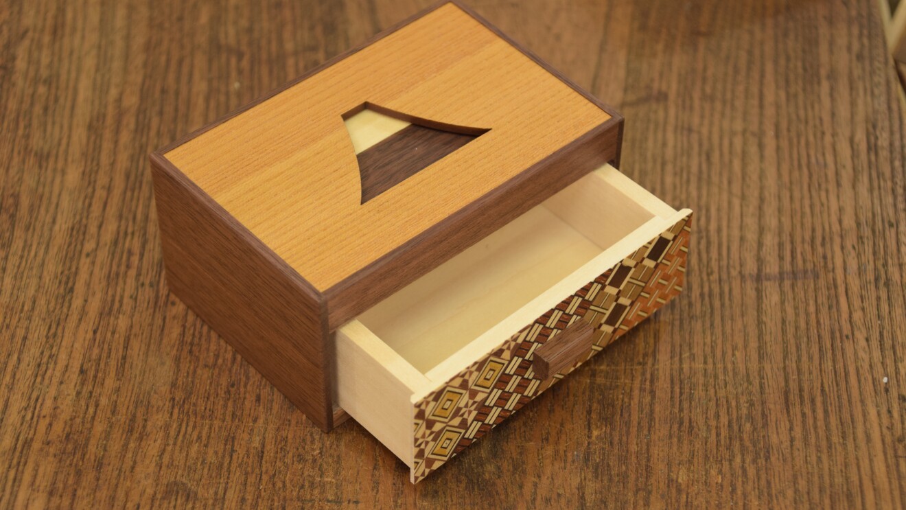 箱根寄木細工の技を世界に伝えて守る About Amazon Japan