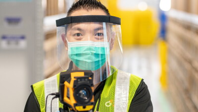 Amazon Singapore employee with safety measure in our fulfillment centre