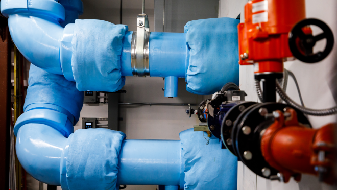 输送温水和冷水的管道。