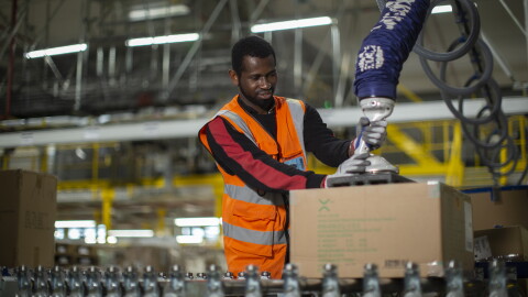 Amazon in logistics.jpg 