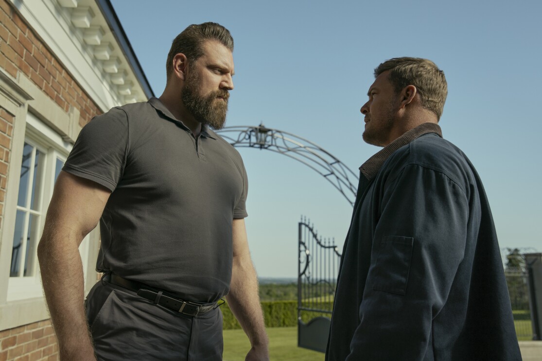 Alan Ritchson face à Olivier Richters dans Reacher Olivier Richters et Alan Ritchson se font face dans Reacher