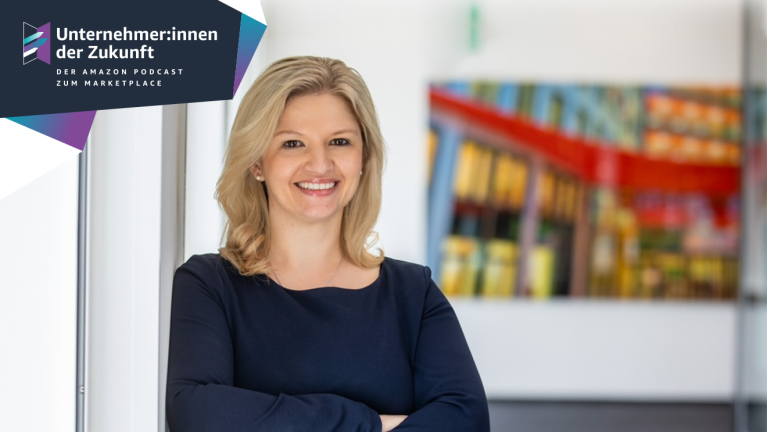 Nadine Methner, Head of Business Banking bei der ING Deutschland mit dem Unternehmer:innen der Zukunft-Logo