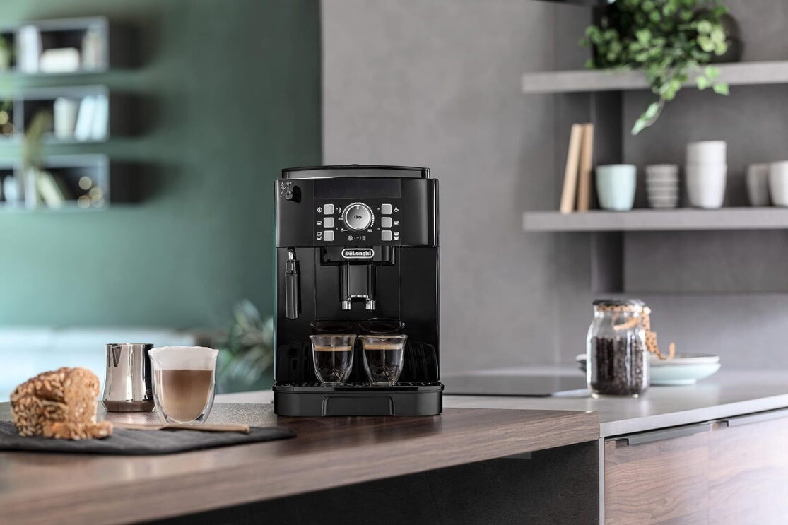  De'Longhi Magnifica S coffee machine