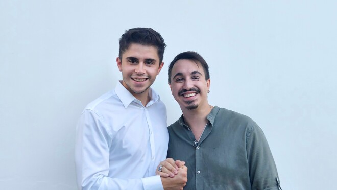 Gabriele Umbri e Riccardo Romanin si stringono la mano uno accanto all'altro.