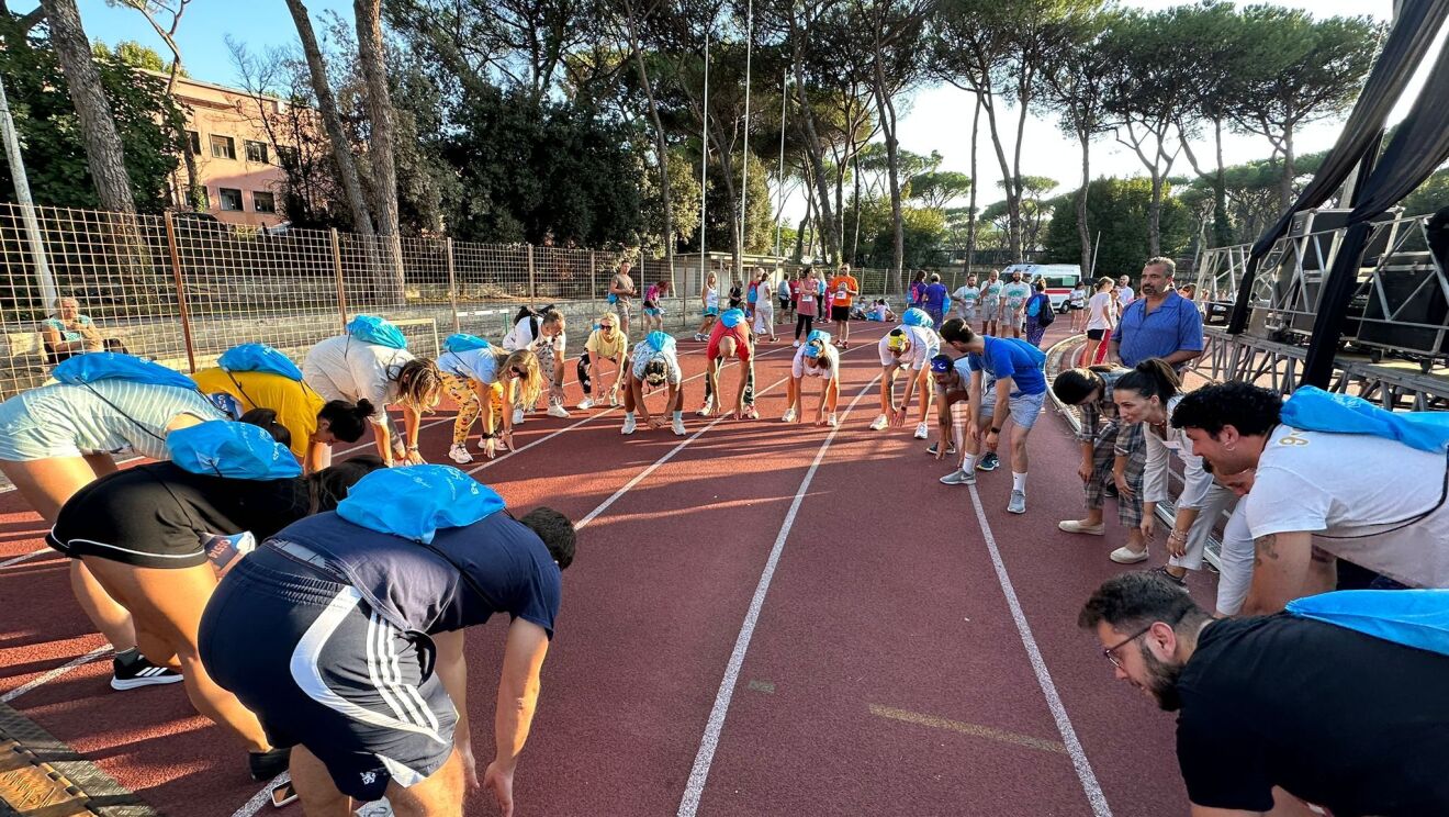 amazon employees doing the Pigiama Run for Goes Gold