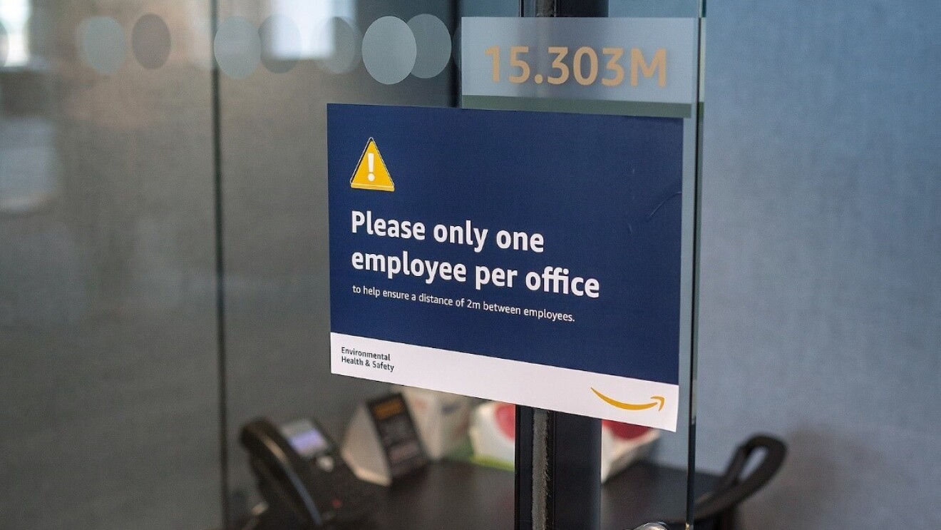 social distancing office sign