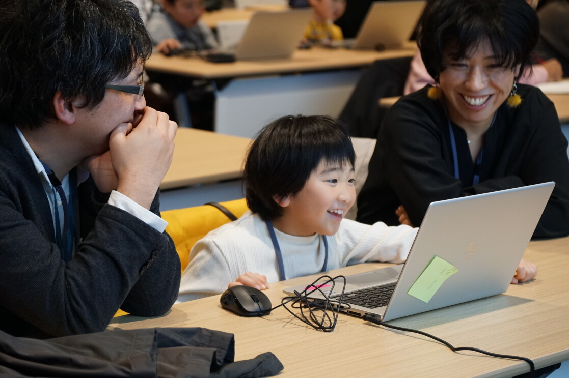 親子で学ぶプログラミングの楽しさ「Hour of Code」
