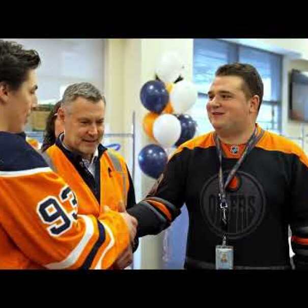 Prime Monday Night Hockey Stars Celebrate the Season at Amazon / Les vedettes du hockey Prime Monday