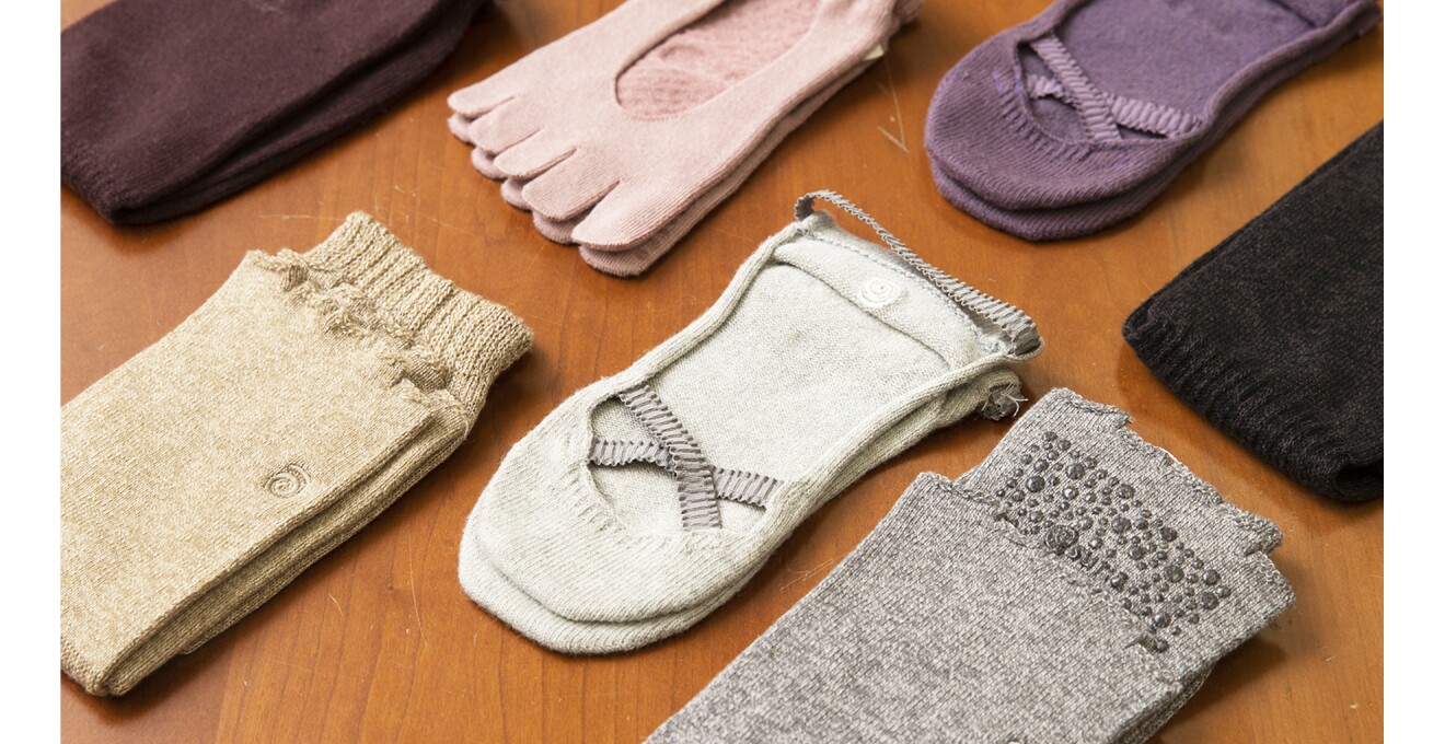 フットカバースタイルのものや指なしスタイルのものなど形もさまざまなヨガソックス