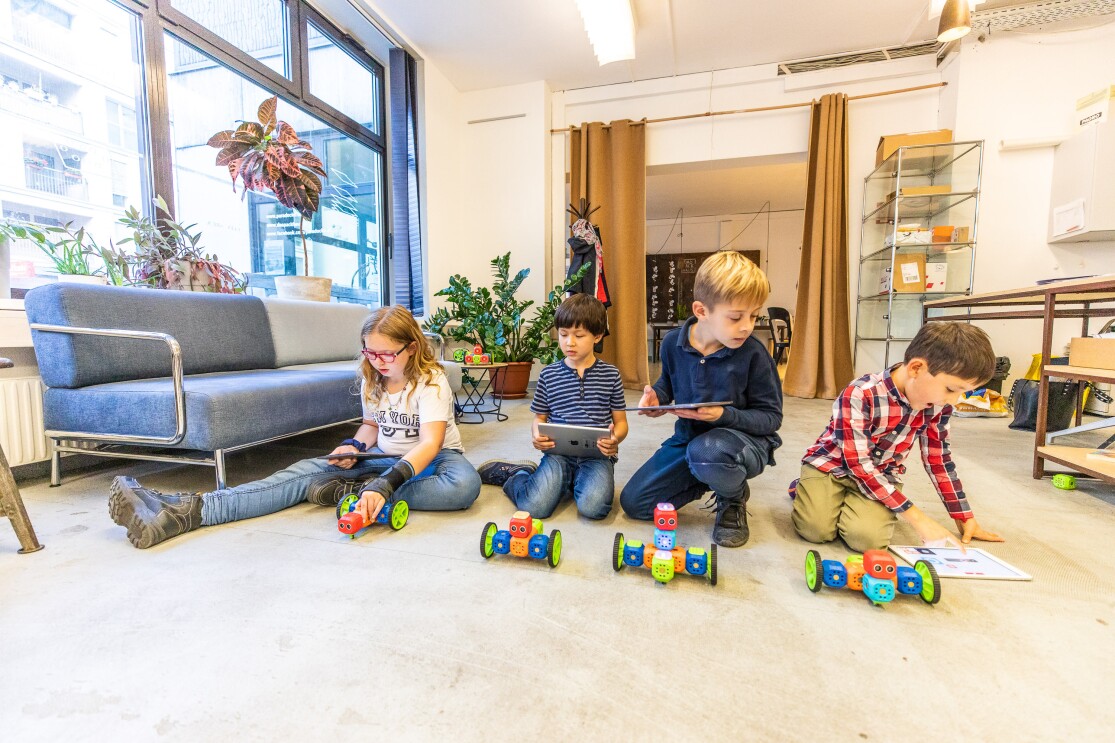 Mit Robo Wunderkind lernen Kinder spielerisch, wie man programmiert