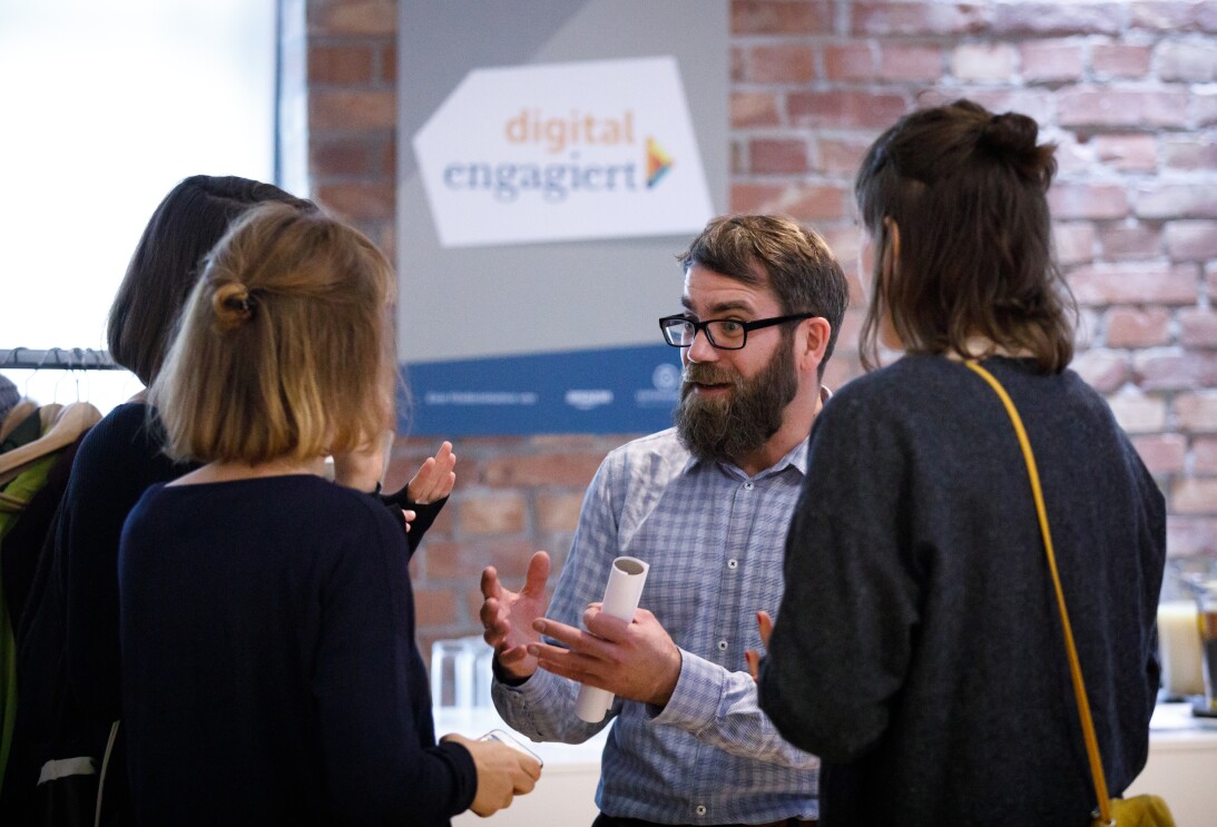 Diskussionen bei der digital.engagiert Preisverleihung.