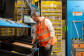 Salarié d'un centre de distribution Amazon