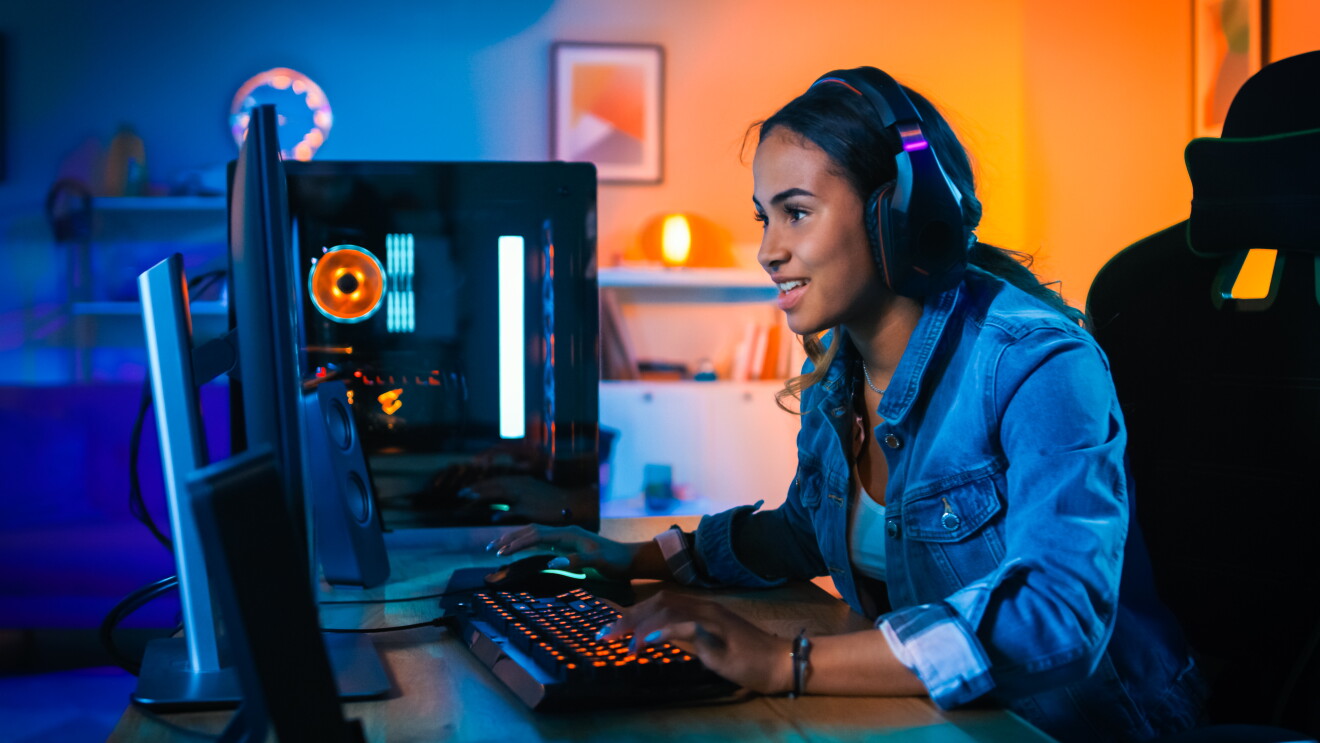 Pretty_Excited Black Gamer Girl in Headphones is Playing Fir