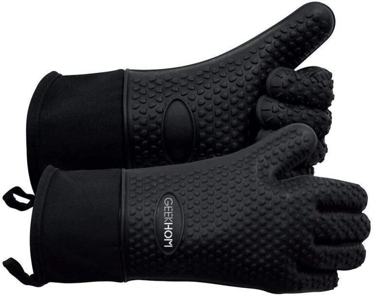 Black silicone heat resistant gloves