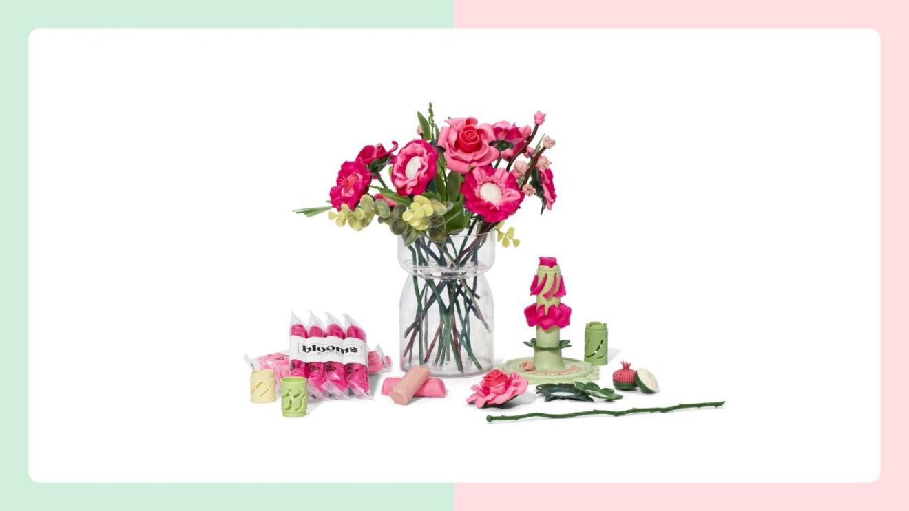 Vibrant Play-Doh Blooms creative kit with flower molds and multicolored compound