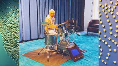 学生在沉浸式课程中与亚马逊音乐专业人员合作的图片。