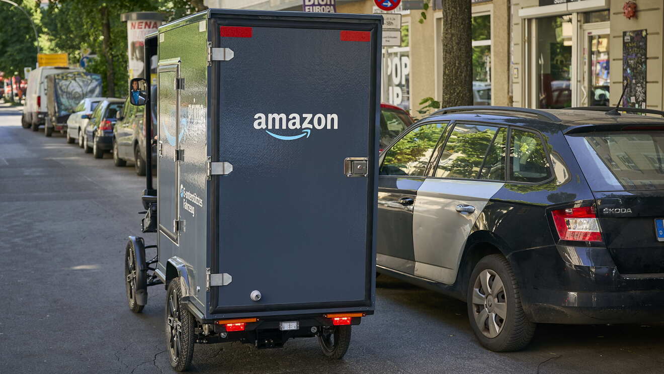 E-cargo bikes deliver Amazon packages to customers in Berlin 5  