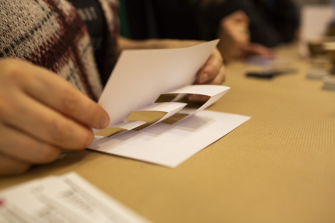 Amazonde_#HomeOfChristmas_231118_0584_2000_72.Weihnachtskarten basten Workshop Ediths Art