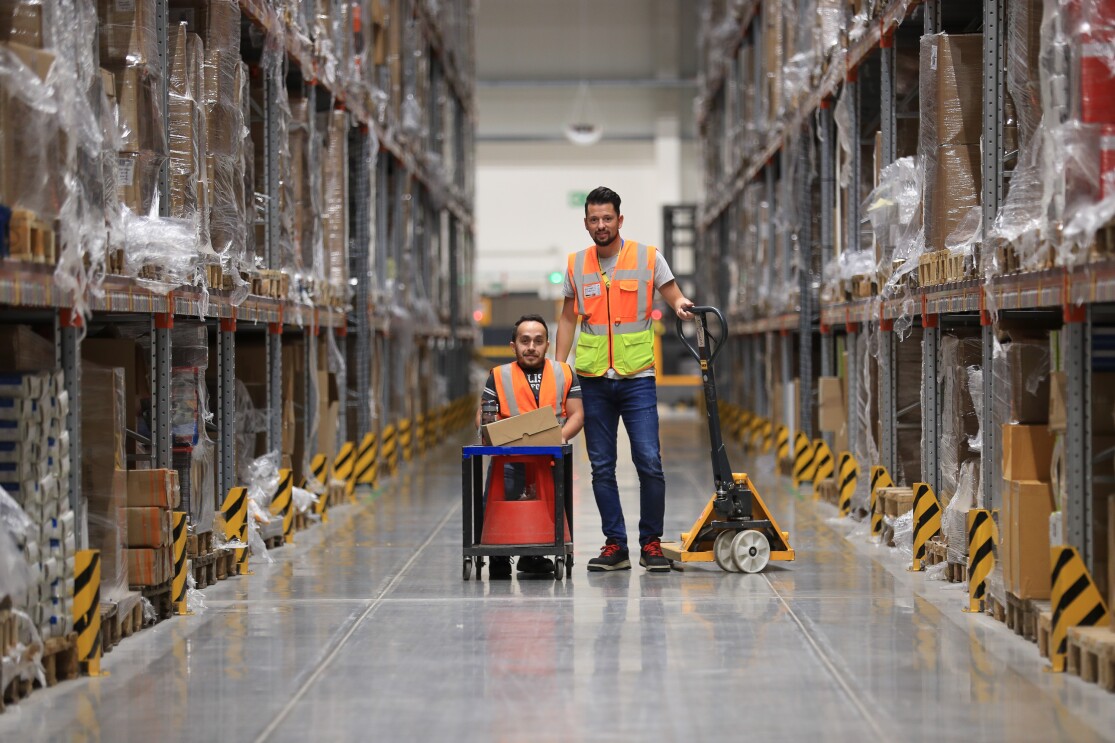 Menschen mit Behinderungen bei Amazon