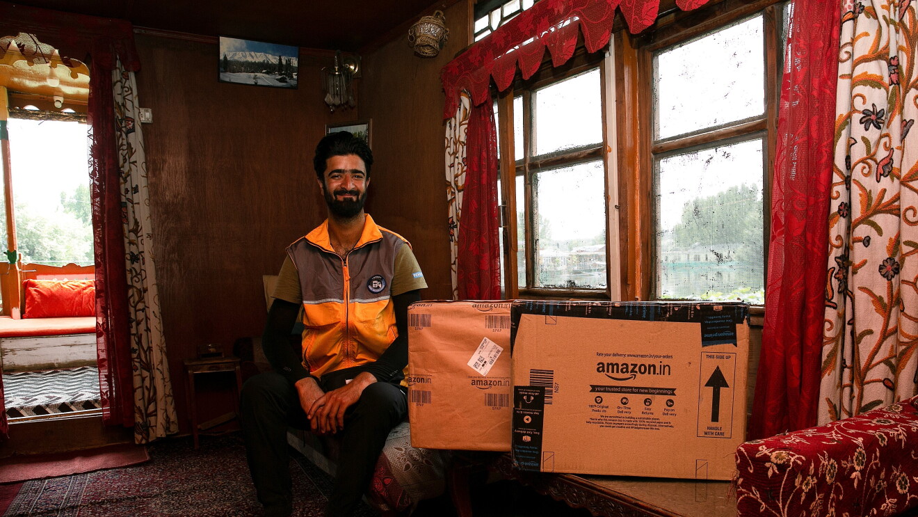 Murtaza Khan Kashi uses his houseboat as a Amazon ‘I Have Space’ store to deliver smiles to customers living on Dal Lake and Nigeen Lake.