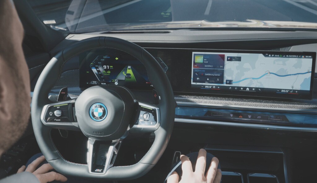 AWS Lenkrad in einem BMW