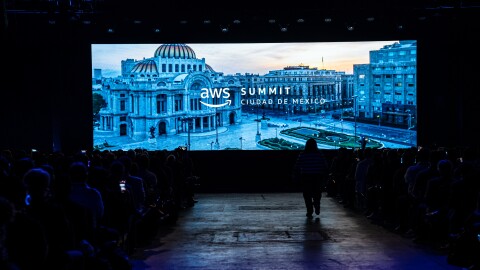 Cartel AWS Sumit Ciudad de México