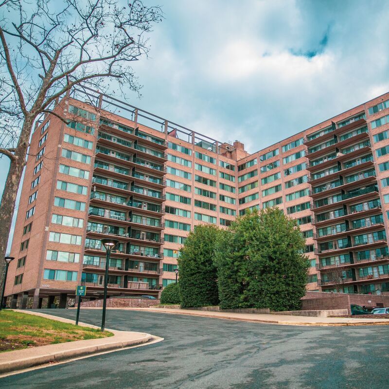 An image of the front of Crystal House rental community in Arlington, VA.