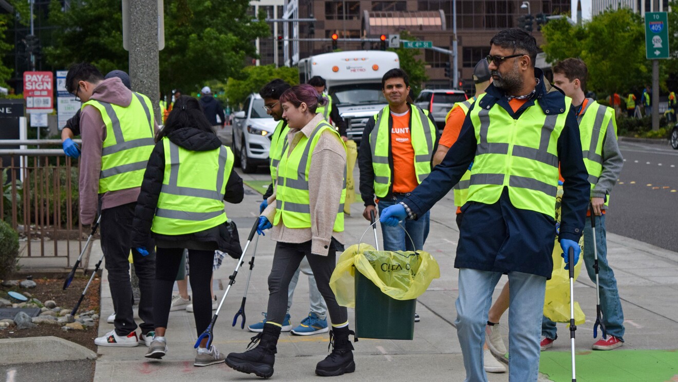 A photo of volunteers cleaning up trash in the City of Bellevue, Washington.