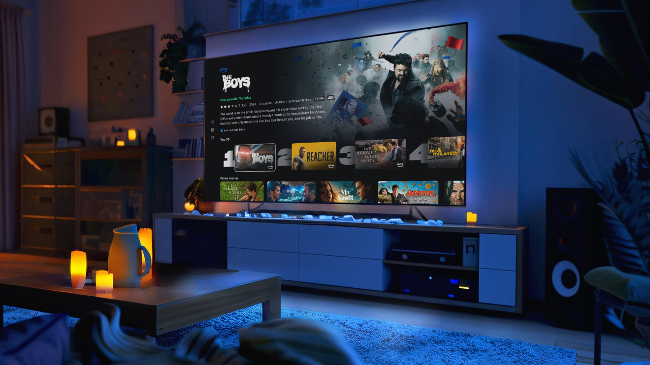 Prime Video: nueva experiencia streaming mejorada. Salón de casa con TV de fondo