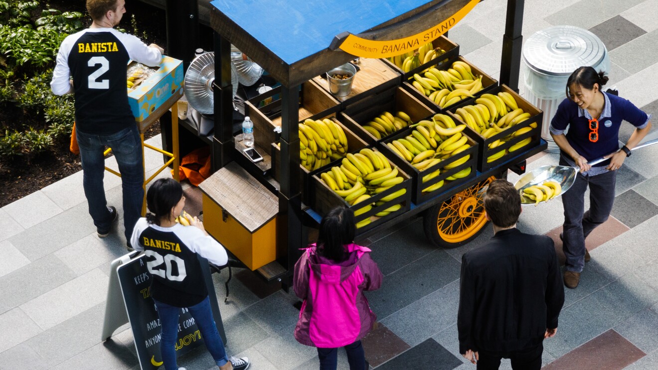 20170510 _seattlecampus_bananastand_js