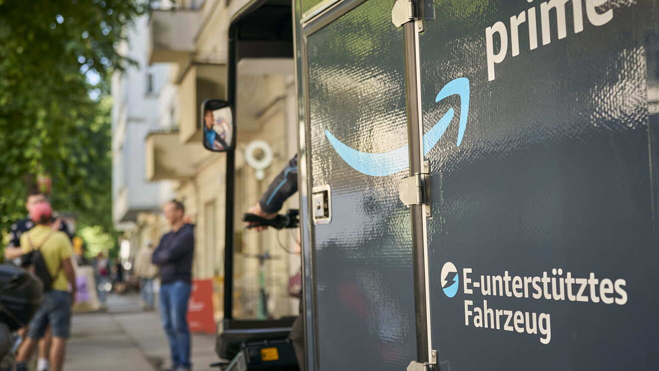E-cargo bikes deliver Amazon packages to customers in Berlin 4  