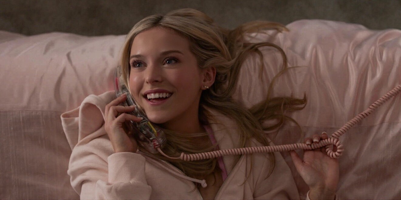 
fille au téléphone