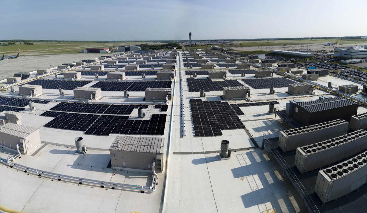 Placas solares em eñ Air Hub de Kentuchy.