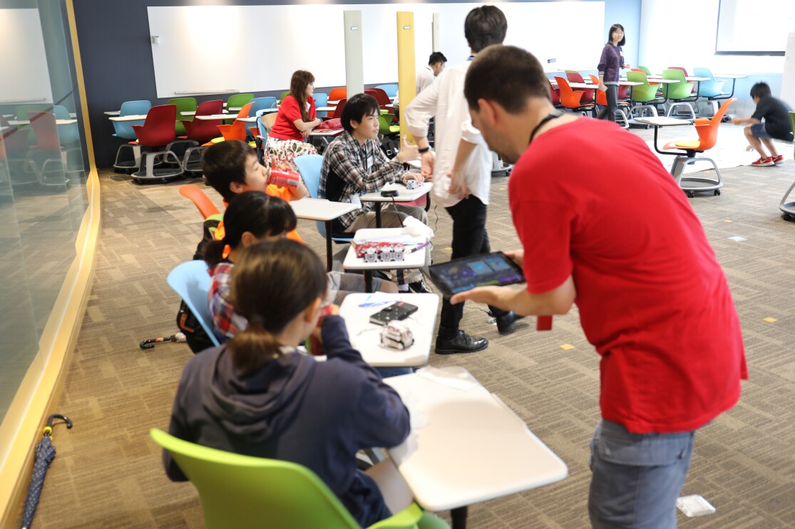 Amazonが子ども向けプログラミング教室の最終発表会を開催