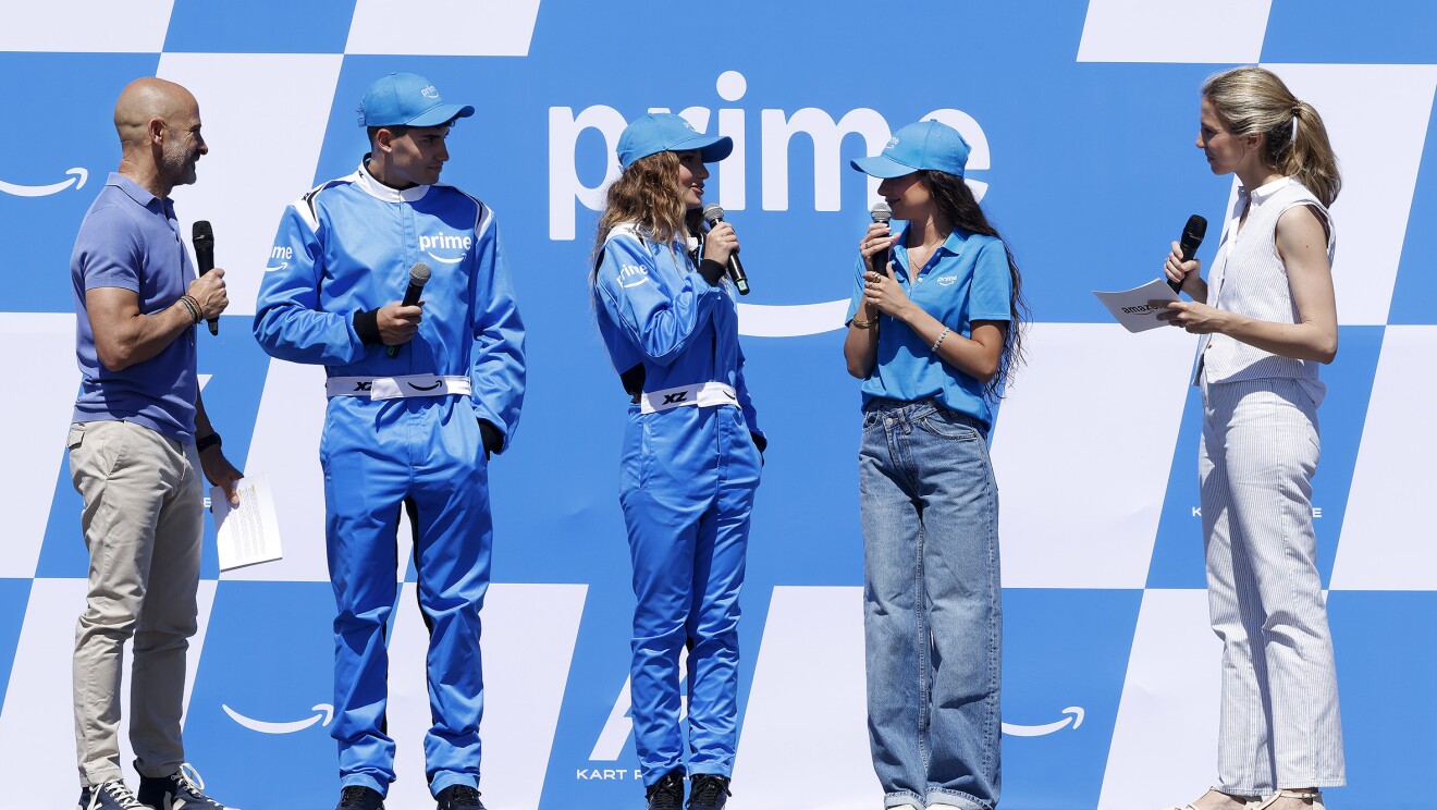 Preparados, listos, ya! Así ha sido la presentación de la Escudería Prime, el equipo capitaneado por Lola Lolita con el que Amazon compite en Kart Royale
