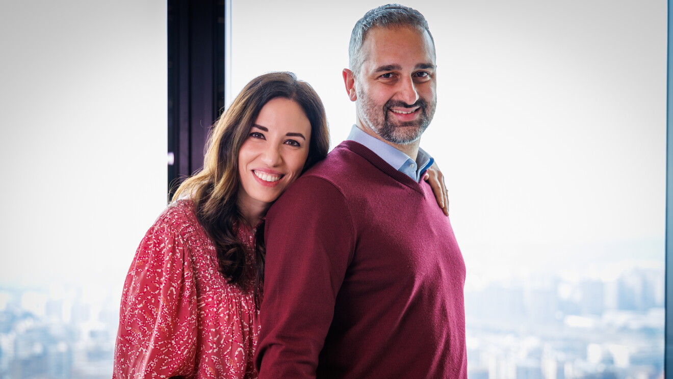 Silvia y Claudio posando en las oficinas de MAD15. 