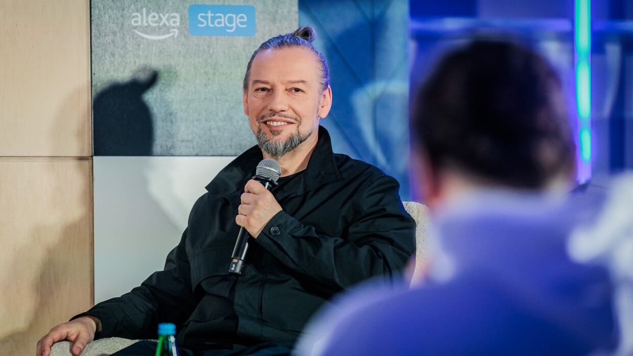 amazon_podcast_foto_wojtek_rojek_ALEXA_STAGE.jpg