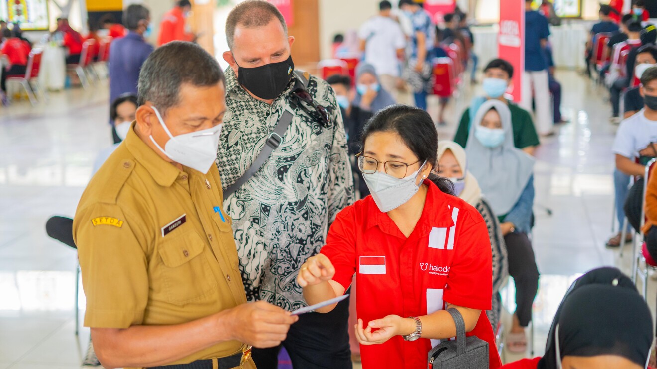 People queueing up for their vaccination in Indonesia