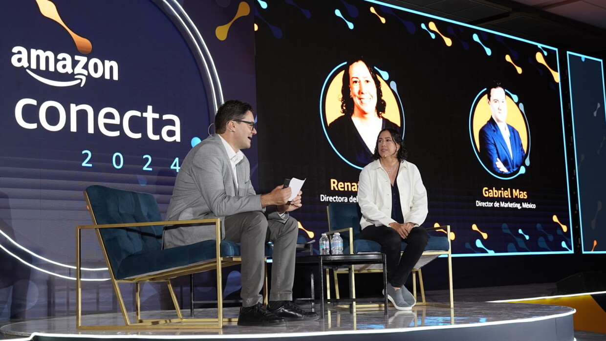 Segunda edición de Amazon Conecta. Gabriel Mas, director de Márketing de México, y Renata Arvizu, Líder del marketplace de Amazon México.