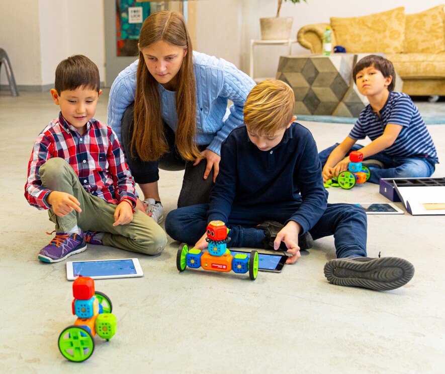 Mit Robo Wunderkind lernen Kinder spielerisch, wie man programmiert