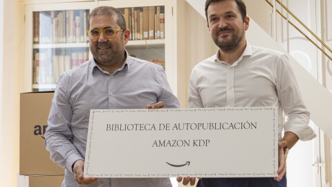 Federico Buyolo, director Cultural de la Fundación Ortega-Marañón y Andrea Pasino, responsable de Amazon KDP para España.