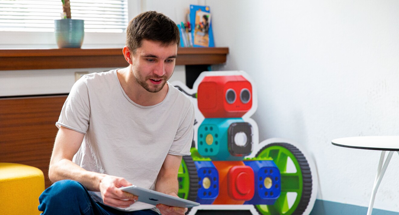 Kinder lernen mit Robo Wunderkind, wie man programmiert