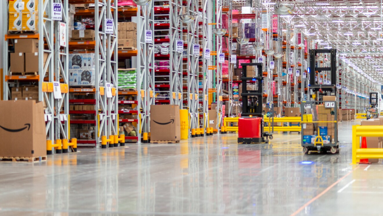 Una imagen de un centro de envío de Amazon en México.