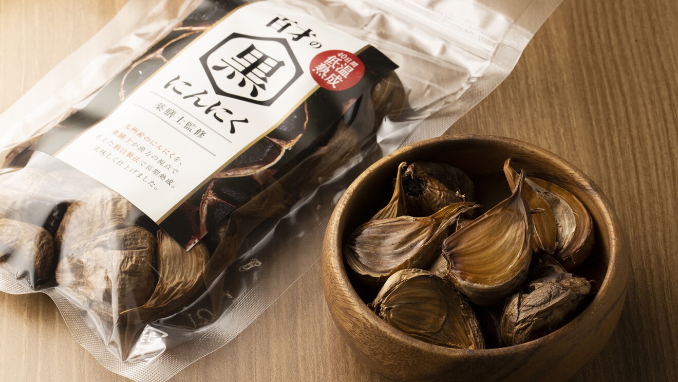 皮が黒い黒にんにくの写真