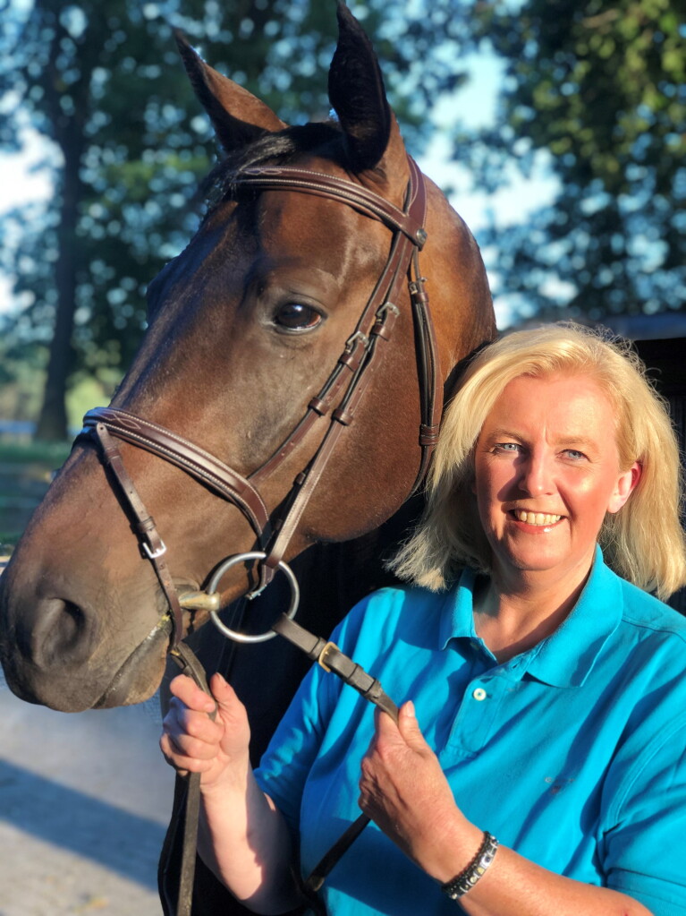Anette Haverkamp-Peiß mit ihrem Pferd. 