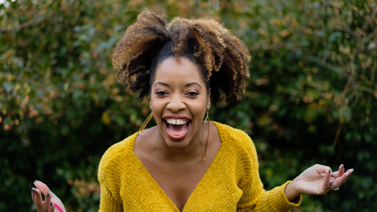 》的作者水晶Swain-Bates大头发,不在乎的创始人兼金克拉出版