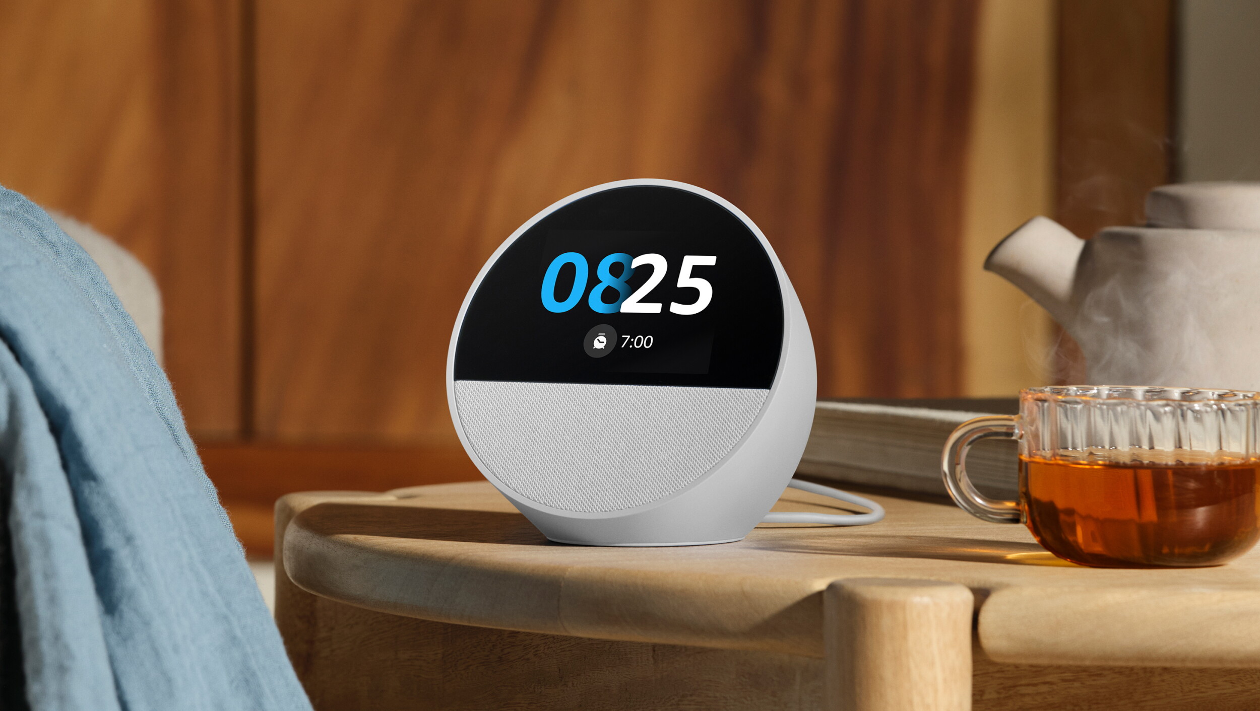 Echo Spot con Alexa en el dormitorio.
