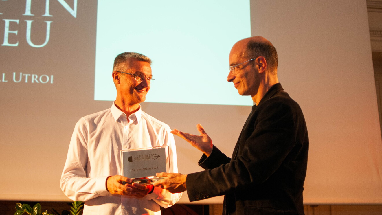 Wendall Utroi receives the Reader Awards