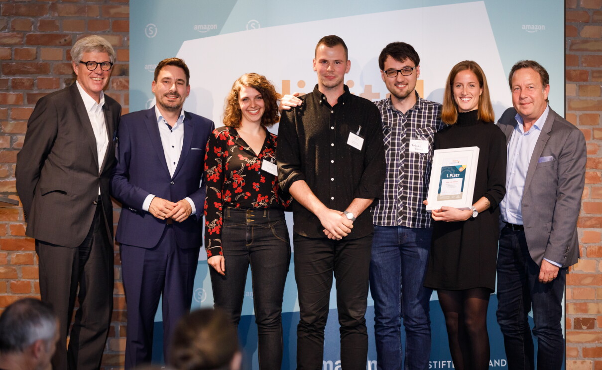 Die Gewinner der Initiative digital.engagiert, die Erfinder von "Karl der Ökobot".