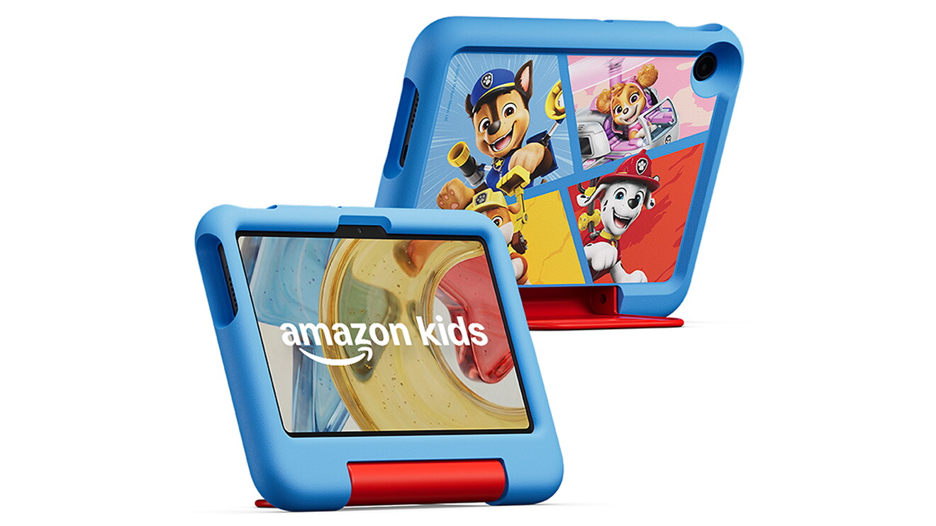 子供向けタブレットの前面と背面。画面にはamazon kidsの文字、背面には犬のキャラクターイラストが描かれている。